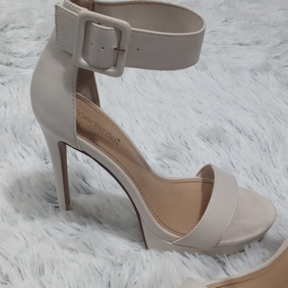 Off white heels - Picture 3 of 4